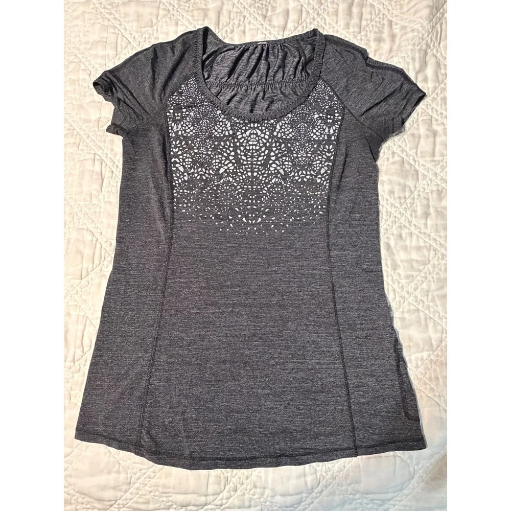 Lululemon Run Wild Shirt Women 6 Gray Laser Cut Short Sleeve Athletic Tee